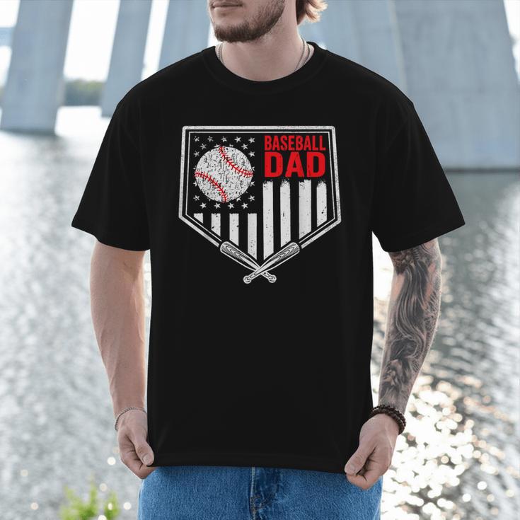 Baseball Dad Men USA American Flag Fathers Day 4th Of July Men T-Shirt