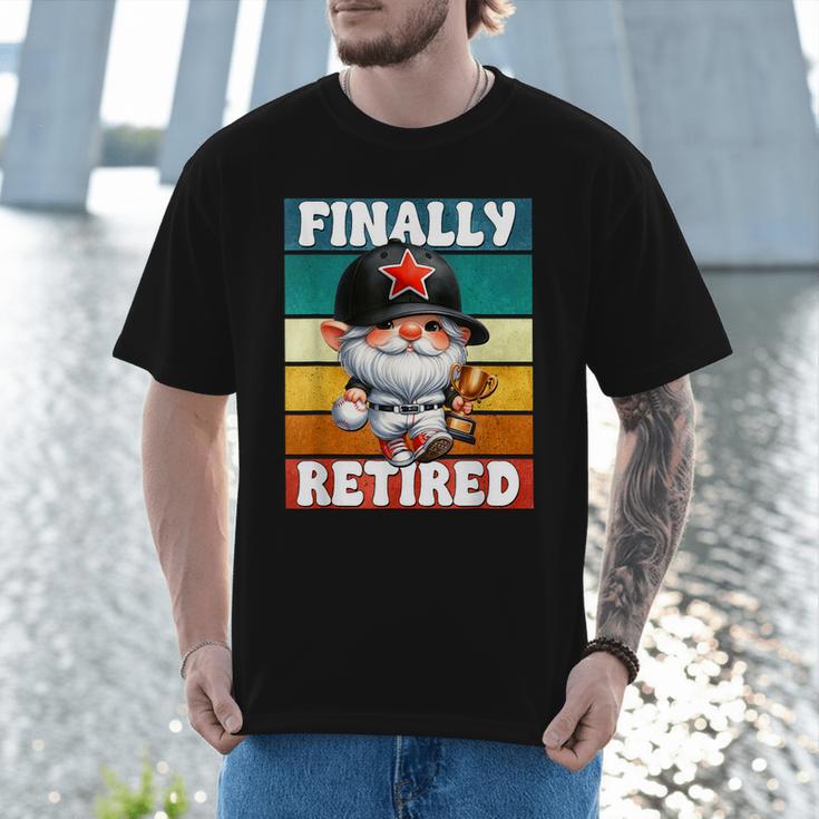 Retro Baseball Retirement Gnome Baseball Dad Finally Retired Men T-Shirt