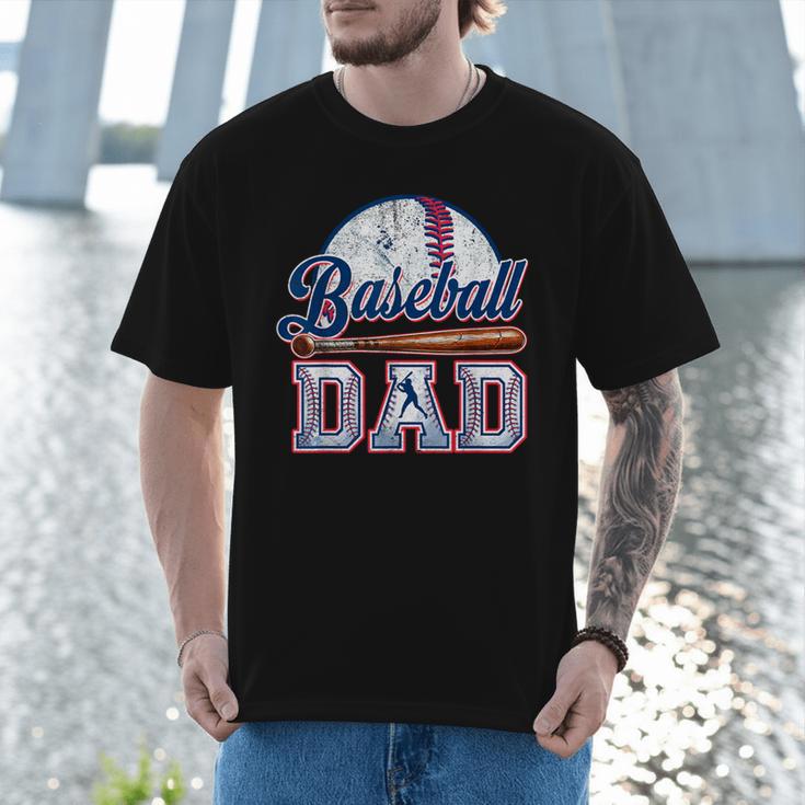 Vintage Baseball Dad Happy Fathers Day For Men Sports Lovers Men T-Shirt