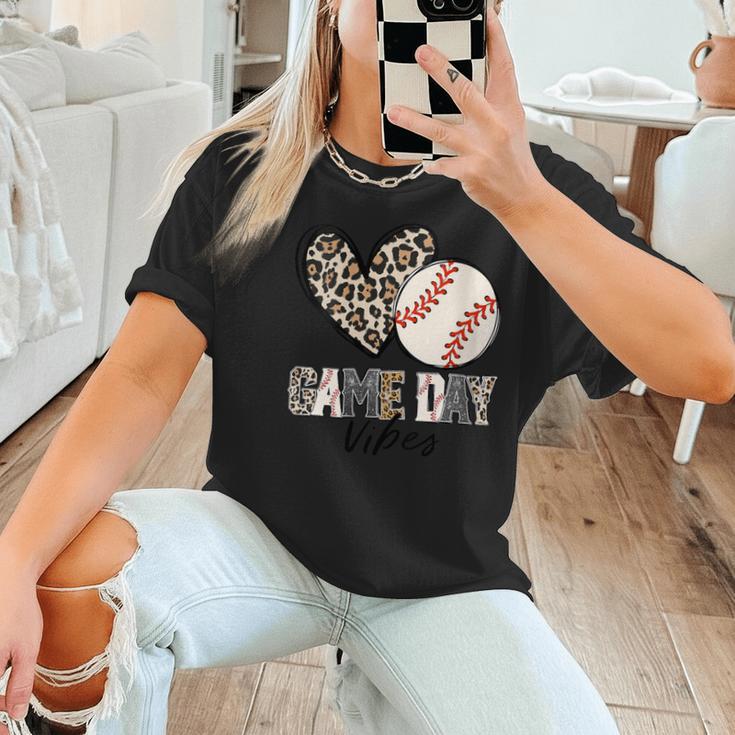 Baseball Game Day Vibes Baseball Mom Mama Leopard Cute Women T-Shirt