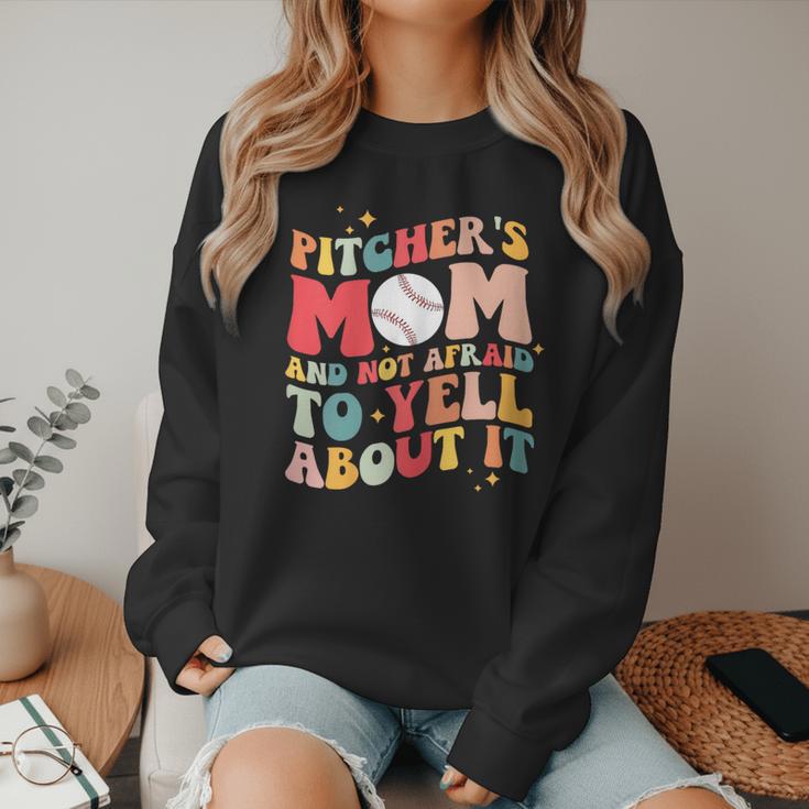 Groovy Ptchers Baseball Mom And Not Afraid To Yell About It Women Crewneck Sweatshirt