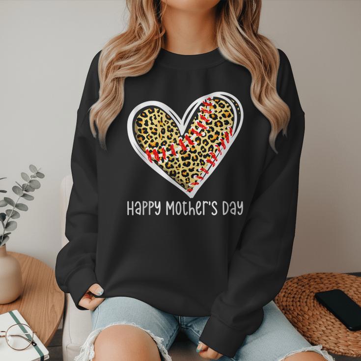 Softball Baseball Mom Valentine Leopard Heart Mother's Day Women Crewneck Sweatshirt