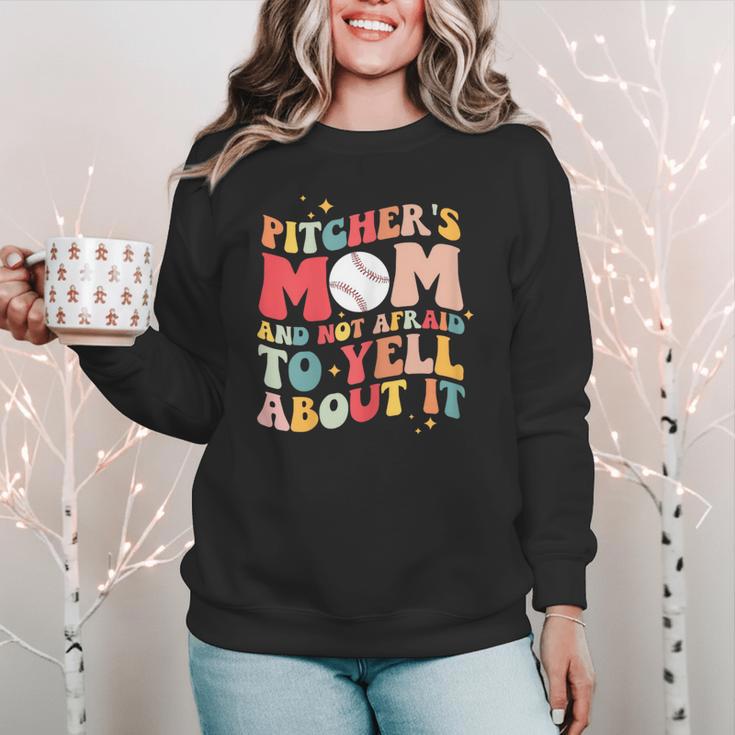 Groovy Ptchers Baseball Mom And Not Afraid To Yell About It Women Crewneck Sweatshirt