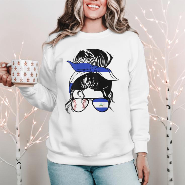 Nicaraguan Baseball Mom Nicaragua Flag Baseball Girl Women Crewneck Sweatshirt