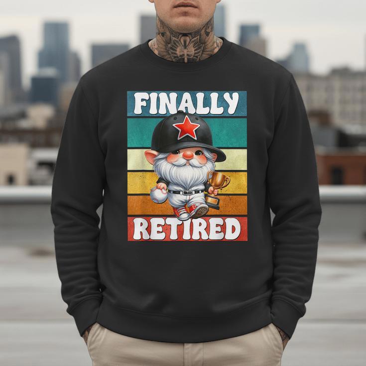 Retro Baseball Retirement Gnome Baseball Dad Finally Retired Men Sweatshirt
