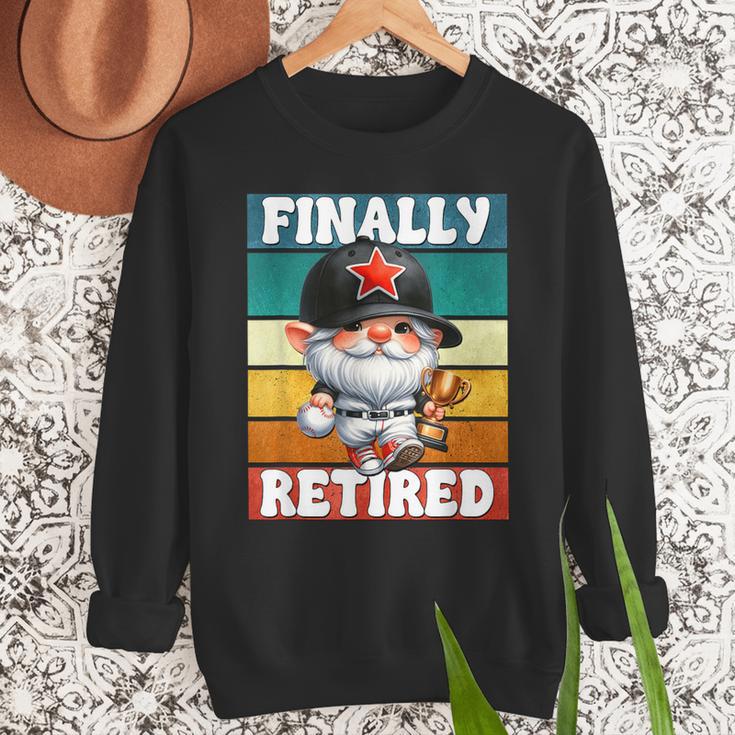 Retro Baseball Retirement Gnome Baseball Dad Finally Retired Men Sweatshirt