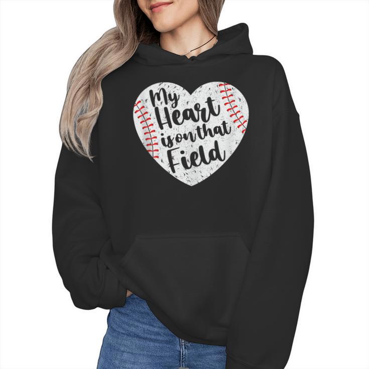 Retro My Heart Is On That Field Baseball Mom Mother's Day Wmen Hoodie