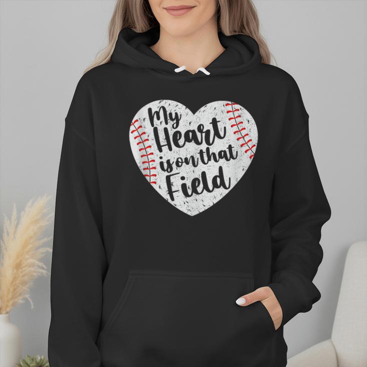 Retro My Heart Is On That Field Baseball Mom Mother's Day Wmen Hoodie