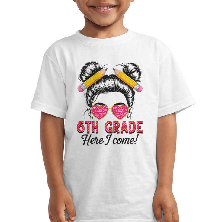 6th Grade Here I Come Messy Bun Hair Back To School Girls Graphic Kid T-Shirt