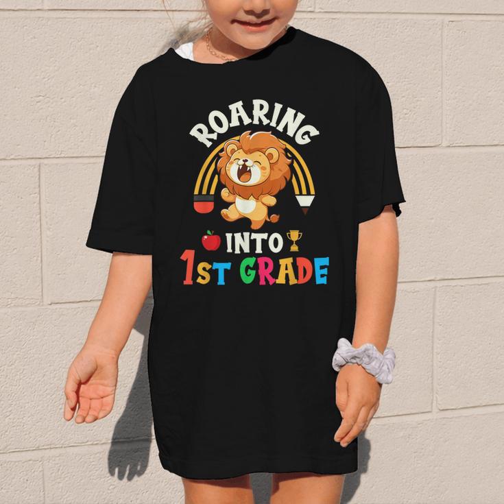 Roaring Into First Grade Lion 1st Grade Back To School Graphic Kid T-Shirt
