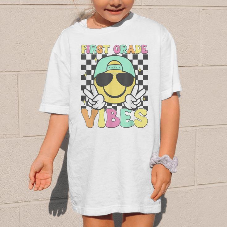 1st Grade Vibes Smile Face Back To School First Grade Graphic Kid T-Shirt 1st Grade Vibes Smile Face Back To School First Grade Graphic Kid T-Shirt
