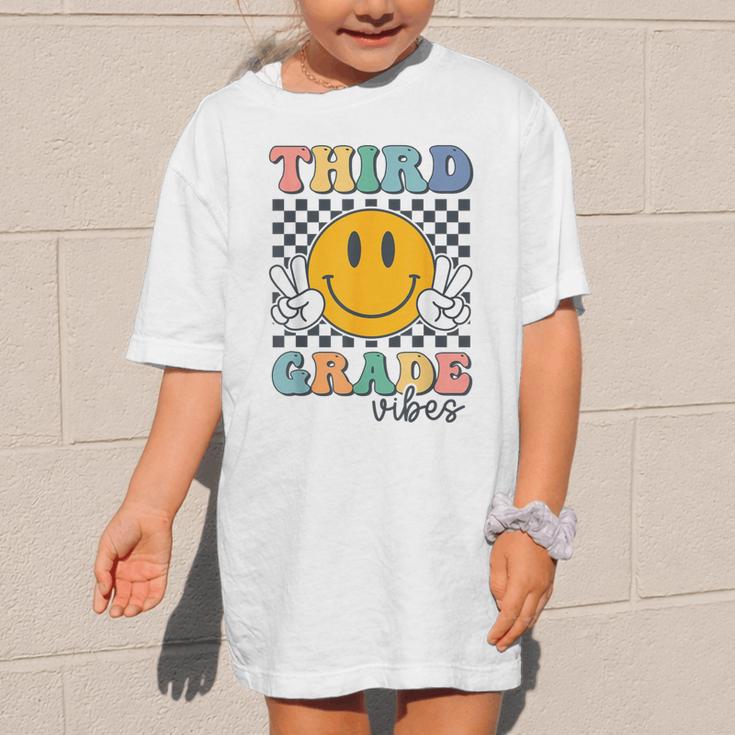 Third Grade Vibes Retro Smile Back To School 3rd Grade Team Graphic Kid T-Shirt