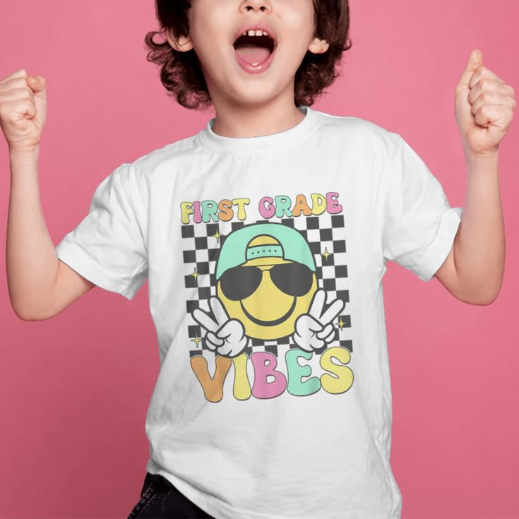 1st Grade Vibes Smile Face Back To School First Grade Graphic Kid T-Shirt 1st Grade Vibes Smile Face Back To School First Grade Graphic Kid T-Shirt