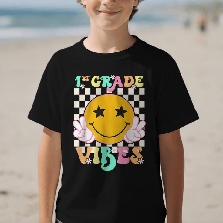 Girls 1st Grade Vibes Smile Face Back To School 1st Grade Graphic Kid T-Shirt Girls 1st Grade Vibes Smile Face Back To School 1st Grade Graphic Kid T-Shirt