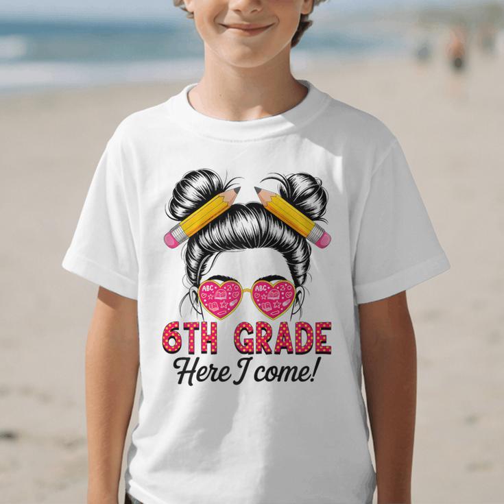 6th Grade Here I Come Messy Bun Hair Back To School Girls Graphic Kid T-Shirt 6th Grade Here I Come Messy Bun Hair Back To School Girls Graphic Kid T-Shirt