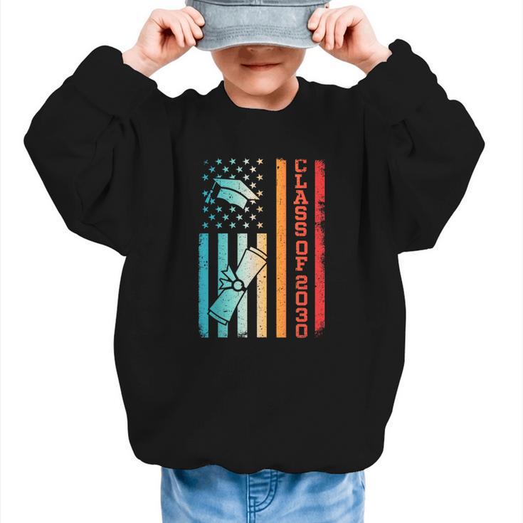 Vintage Class Of 2030 Graduation Back To School USA Flag Graphic Kid Sweatshirt