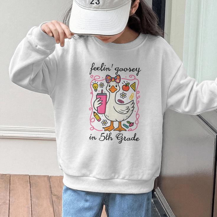 Feeling Goosey In 5th Grade Silly Goose Back To School Graphic Kid Sweatshirt