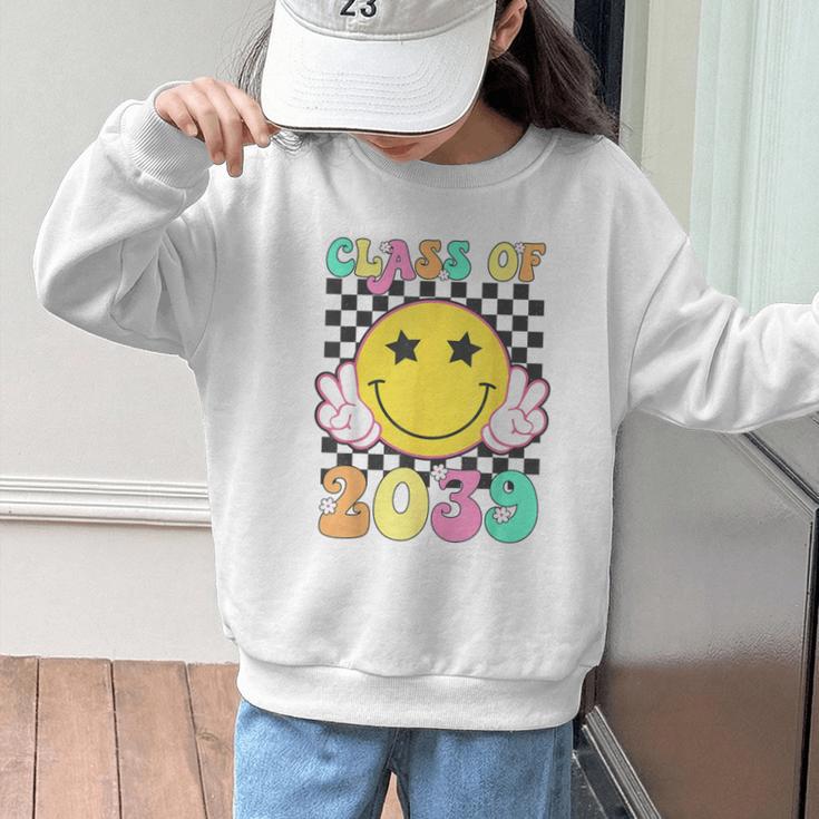 Retro Class Of 2039 Grow With Me Back To School Kindergarten Graphic Kid Sweatshirt Retro Class Of 2039 Grow With Me Back To School Kindergarten Graphic Kid Sweatshirt