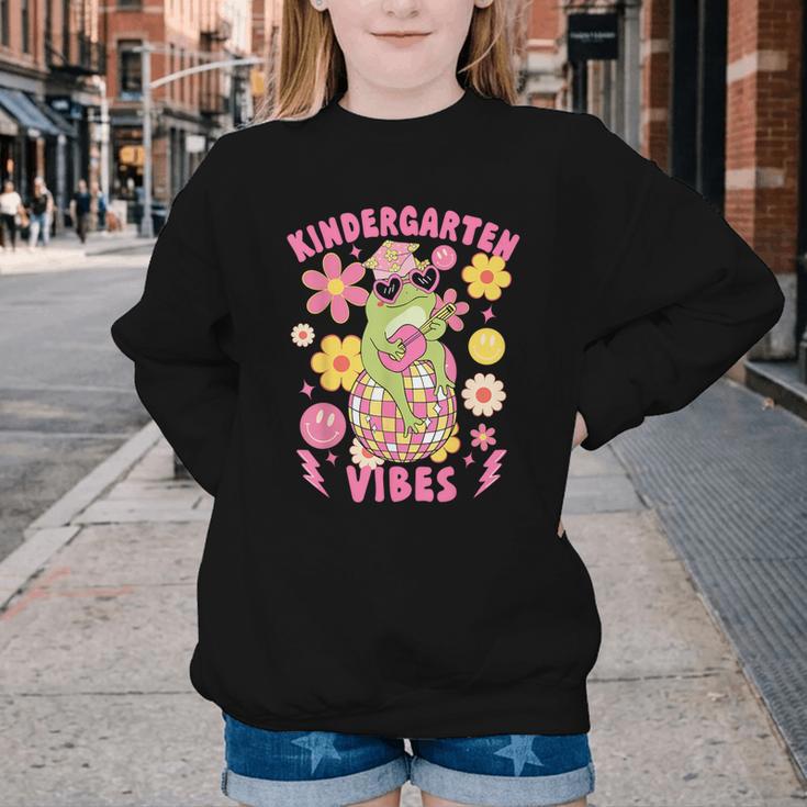 Kindergarten Vibes Groovy Kindergarten Back To School Frog Youth Crewneck Sweatshirt