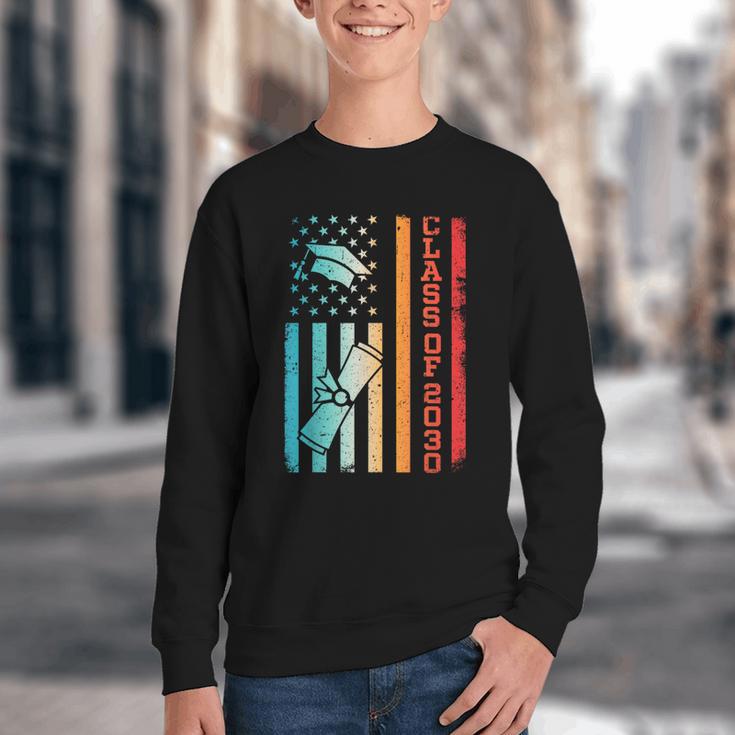 Vintage Class Of 2030 Graduation Back To School USA Flag Youth Crewneck Sweatshirt
