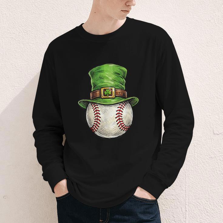 St Patricks Day Baseball Player Leprechaun Hat Men Boys Kids Youth Long Sleeve Tee