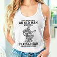 Never Underestimate An Old Man Who Who Guitar タンクトップ