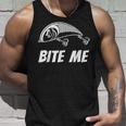 Bite Me フィッシングルアー グラフィックイメージ スカル フィッシュ スケルトン メンズ タンクトップ 彼への贈り物