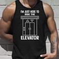I'm Just Here To Ride The Elevator おもしろ引用エレベーター タンクトップ 彼への贈り物
