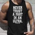 Never Trust A Fart In An Ultra 100マイル ウルトラトレイルランニング タンクトップ 彼への贈り物