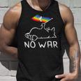 No War Peace Movement World Peace Peace Flag Cat タンクトップ 彼への贈り物