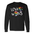 Love Wins Raised Fist Lgbt Lgbtq プライド アウェアネス レインボー 長袖Tシャツ ギフトのアイデア
