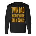 Twin Dad 父の日 ツインダッド メイヘムのマスター 抱きしめる王様 長袖Tシャツ ギフトのアイデア