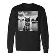 ベトナムのハロン湾でサングラスをかけた猫 長袖Tシャツ ギフトのアイデア