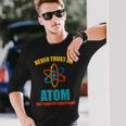 Never Trust An Atom グラフィック皮肉tシャツ 長袖Tシャツ 彼への贈り物