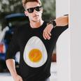 おかしなゆで卵 かわいい 朝食 食通 皮肉なユーモア ミーム 長袖Tシャツ 彼への贈り物