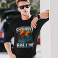 エビのバリン 燃えるようなエビがサメの上に沈むミーム。 長袖Tシャツ 彼への贈り物