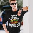 タコ・チューズデーは1週間のうちで一番好きな日 Taco Tuesday Is My Favorite Day 長袖Tシャツ 彼への贈り物