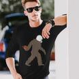 ビッグフット アメフト おもしろい サスカッチ アメリカンフットボール 長袖Tシャツ 彼への贈り物