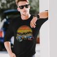 ビーチのレトロな車 ヴィンテージ グランジサンセット 長袖Tシャツ 彼への贈り物