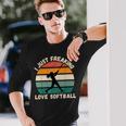 ヴィンテージソフトボール I Just Freaking Love ソフトボール愛好家 長袖Tシャツ 彼への贈り物