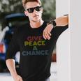 平和にチャンスを与えましょう。 長袖Tシャツ 彼への贈り物