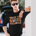 静かでありながらとても親しみやすいです 長袖Tシャツ 彼への贈り物