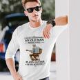 まだギターを弾く老人 70年代 おじいちゃん ヴィンテージ 長袖Tシャツ 彼への贈り物