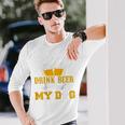バックプリント ビールを飲みながら犬をなでたいだけ 長袖Tシャツ 彼への贈り物