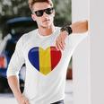 ルーマニアハートルーマニア国旗 長袖Tシャツ 彼への贈り物