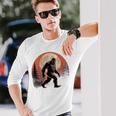 バックプリント ヴィンテージ レトロ ビッグフット 月 ビッグフット 長袖Tシャツ 彼への贈り物