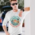 海水と日光 レトロ ビーチ 波 夕日 ヤシの木 長袖Tシャツ 彼への贈り物