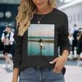 サーファー ガール（写真 リアルフォト）【Surfide サーフサイド】サーフィン 夏・海 ビーチ 砂浜 おしゃれ 長袖Tシャツ 彼女への贈り物