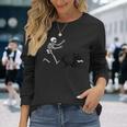 スケルトンハロウィーンを実行している面白いチワワ 長袖Tシャツ 彼女への贈り物