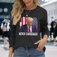 トランプは決して降伏しない 共和党大統領ドナルド・トランプ 長袖Tシャツ 彼女への贈り物